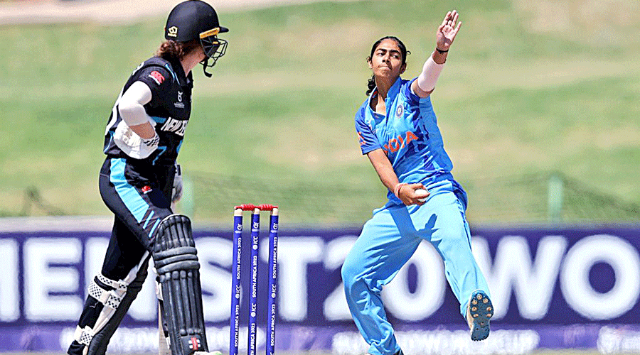 Parshavi Chopra bowls during India Women U-19’s win over New Zealand in the inaugural U-19 Women’s T20 World Cup.