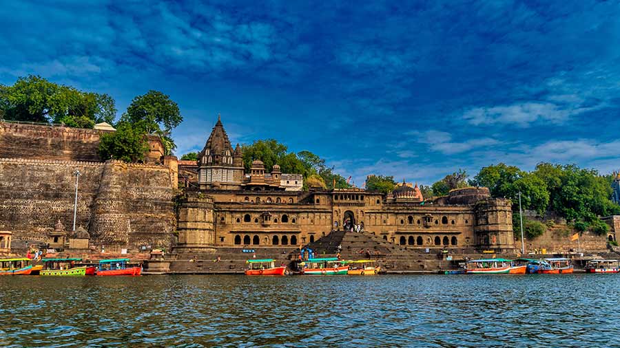 Ahilya Fort from the Narmada 