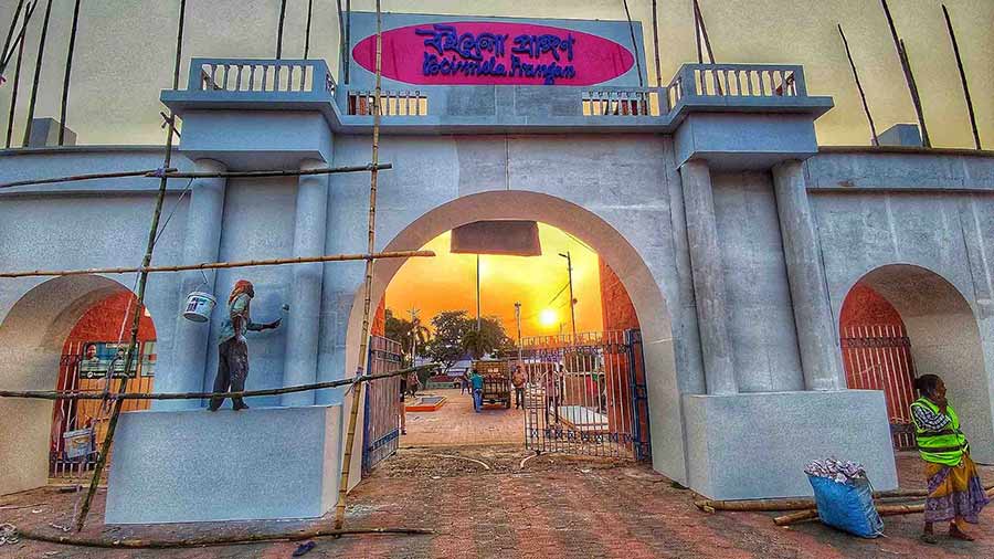 Workers putting last-minute touches to an entrance to boimela prangan