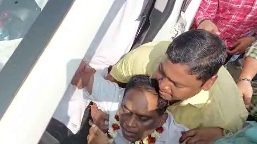 Odisha Health Minister Naba Das being rushed to hospital after he was shot at by some unidentified miscreant near Brajarajnagar in Jharsuguda district, Sunday, Jan. 29, 2023. The incident occurred when Naba Das was on his way to attend a programme.