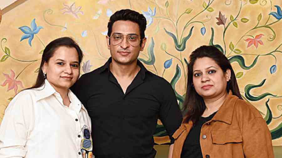 “We wanted to give people a good ambience with authentic food at this corner of the city. We want to cater to everyone who comes, whether it is a family or friends after a night out,” said Darshhana Hora (left), founder, Earthen Tadcka Dhaba. “In terms of food, we have focused on north Indian, tandoor, and Chinese. We also have an interesting mix of vegetarian items that are beyond the regular dal and paneer, like with broccoli and mushrooms,” said Ananya Sethi, founder (right). Chetan Hora (centre) and Goldie Sethi are also the founders of the eatery