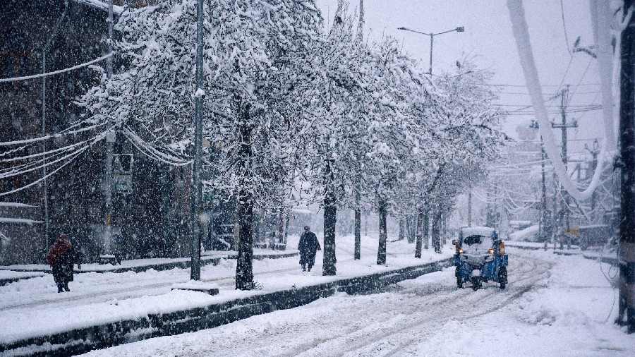 snowfall Heavy snowfall blankets Kashmir Telegraph India