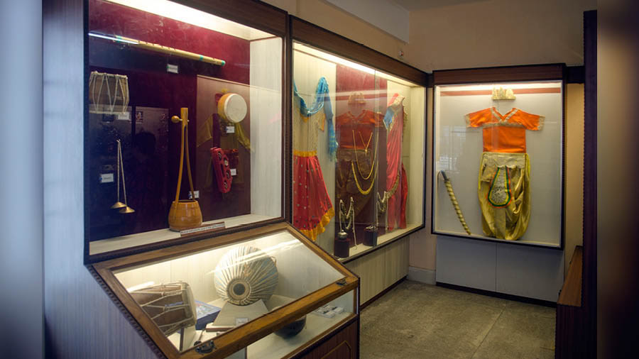 Musical Instruments and costumes at the Modern Gallery of the Theatre Museum, Salt Lake