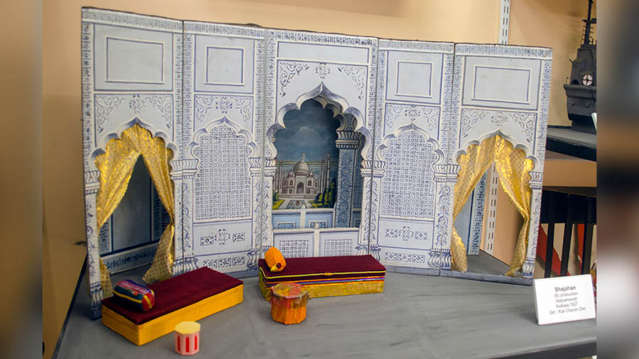 Backdrop of Shah Jahan, Modern Gallery