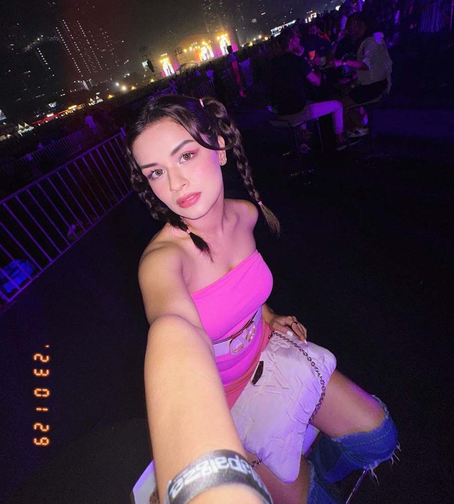 Television star Avneet Kaur turned up in a pink bodycon dress paired with a Valentino belt, jean boots and braided hair. 