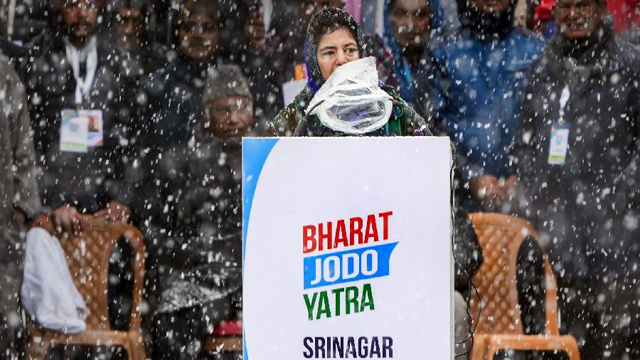 PDP chief Mehbooba Mufti addresses a public rally at the end of the Congress' yatra. 