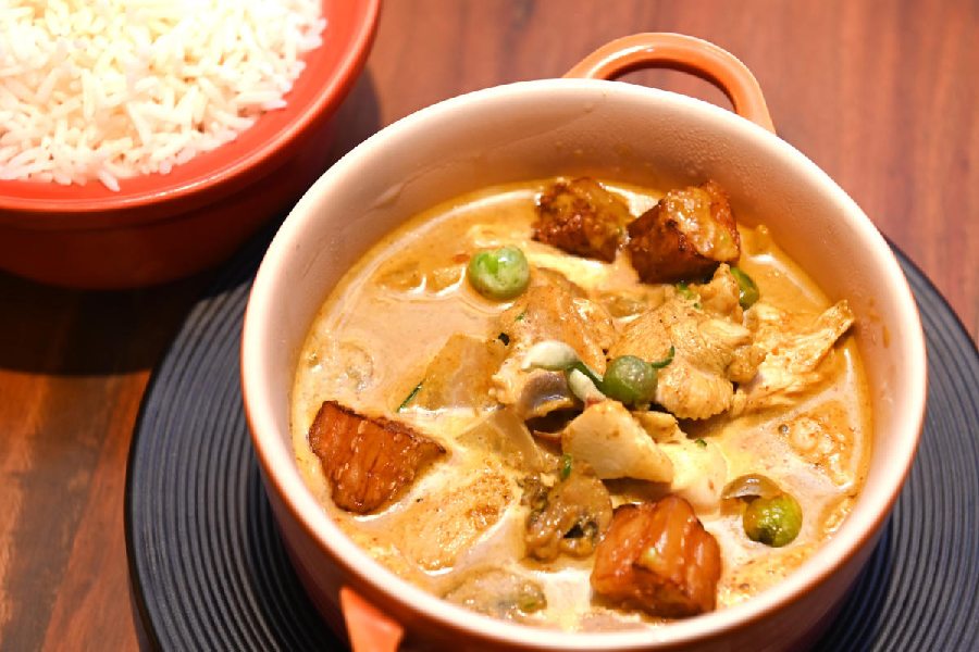 Thai Yellow or Massaman Curry is made with chicken chunks dipped in the flavours of sweet basil, lemon grass and bird's eye chillies. Rs 549
