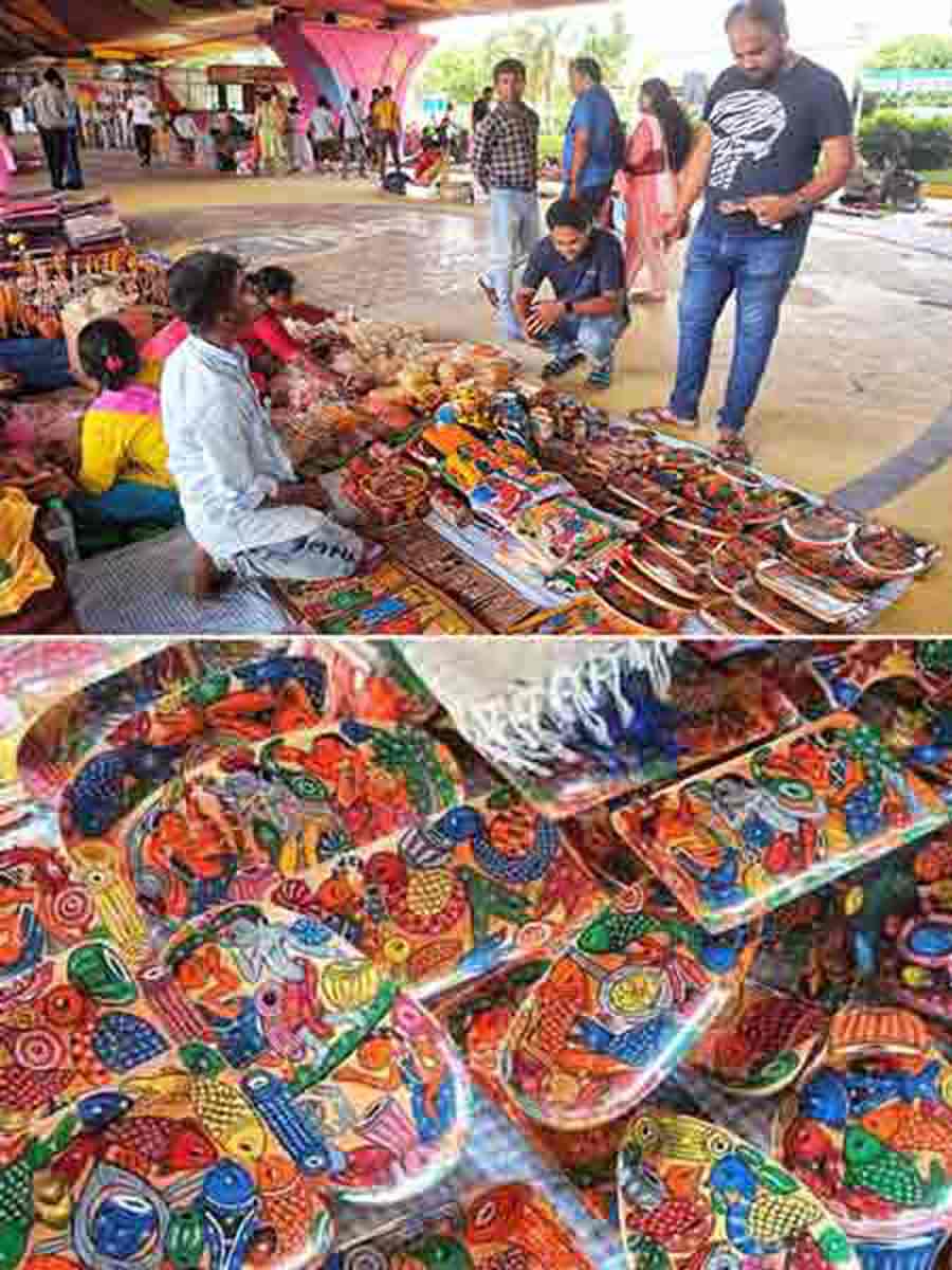 Visitors at New Town Shonajhuri Haat under Axis Mall flyover. A wide range of products from clothes and jewellery to handicraft are sold at the fair between 11am and 10pm from Friday to Sunday every week 