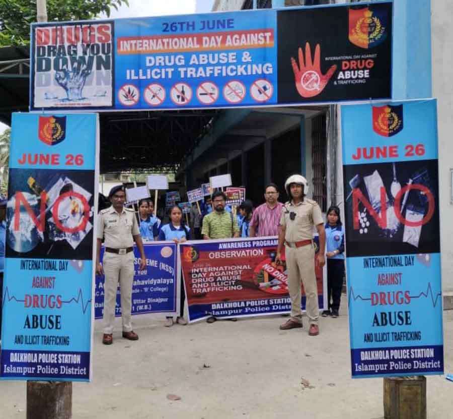 On the occasion of International Day Against Drug Abuse and Illicit Trafficking, the NSS unit of Shree Agrasen Mahavidyalaya, North Dinajpur, in collaboration with Dalkhola Police station, organised an awareness rally  