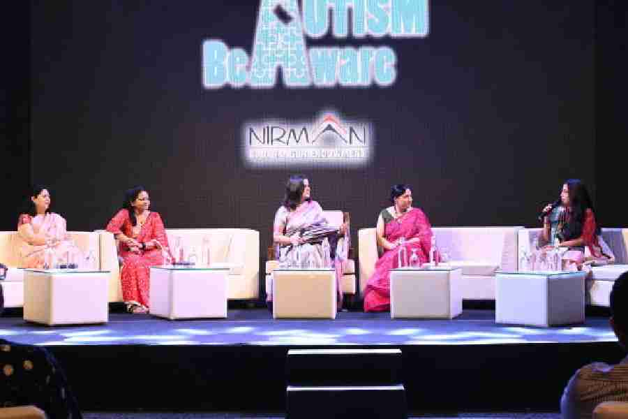 The panel included Anupama Bakshi, Aarti Khurana, Mugdha Kalra (centre); Pratibha Bhatnagar and Darshana R Sawant.  