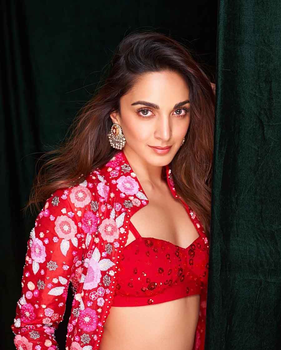 Kiara Advani Steals The Show In Pink! – Society Achievers