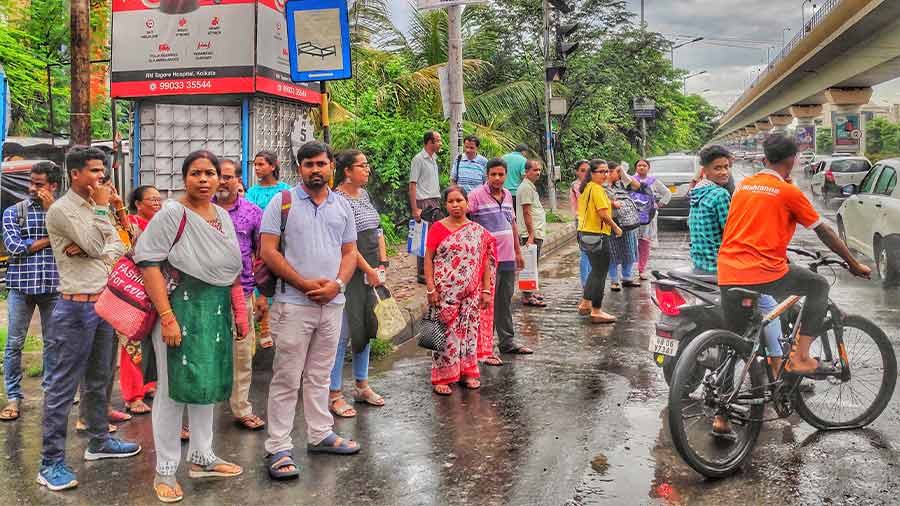 People had to wait for public transport long periods of time on the EM Bypass on Friday, as seen at Mukundapur bus stop in picture. West Bengal panchayat polls will be held on Saturday, July 8