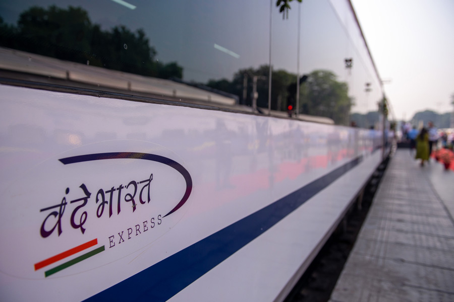 Vande Bharat Express | Second New Delhi-Varanasi Vande Bharat Dons ...