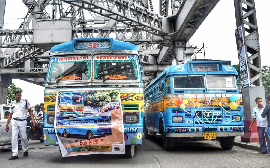 A bus yatra was organised on Sunday in honour of the old buses with wooden seats on the Ramrajatala-Howrah route (bus no. 52 and 56). These buses are the last few remaining in the Kolkata with traditional wooden interiors 