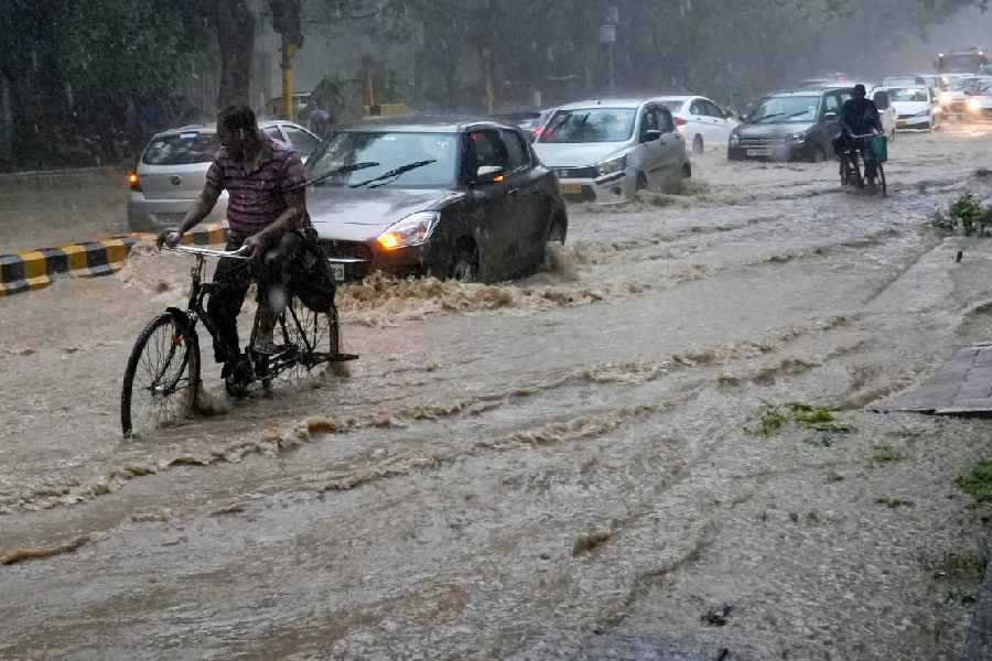 Rain | Waterlogging woes: Delhi mayor inspects central control room of ...