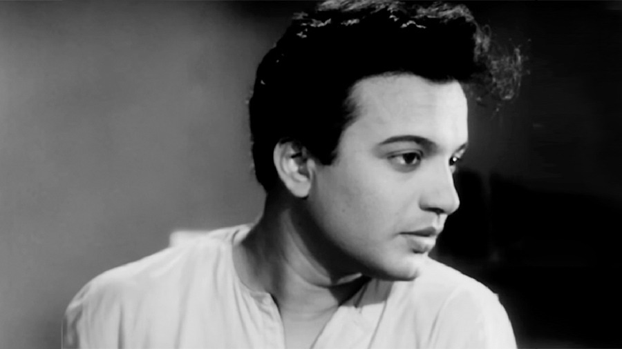 Uttam Kumar fans come together to pay respects to the actor 