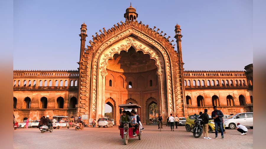 Lucknow — The land of time travel, ‘tehzeeb’, and happy taste buds