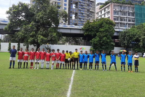 Day 3: Match 1: La Martiniere for Girls (in blue) vs Mahadevi Birla Shishu Vihar (in red)
