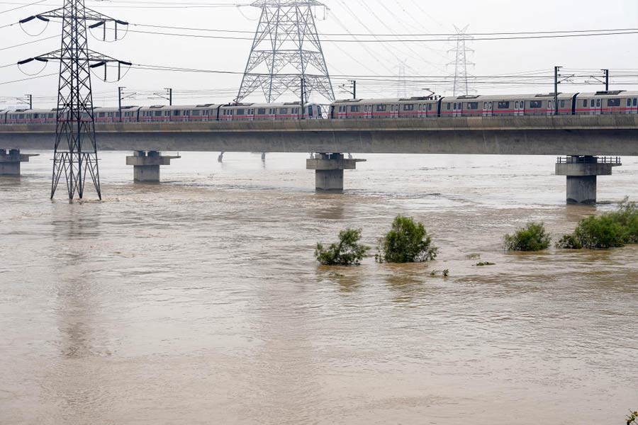 Delhi Metro Entry and exit at Yamuna Bank metro station closed