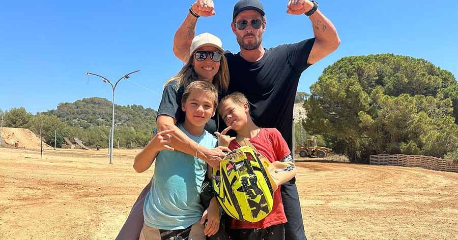 The family posed at the Polea Camp, a motorsport park in Cunit, Tarragona. 
