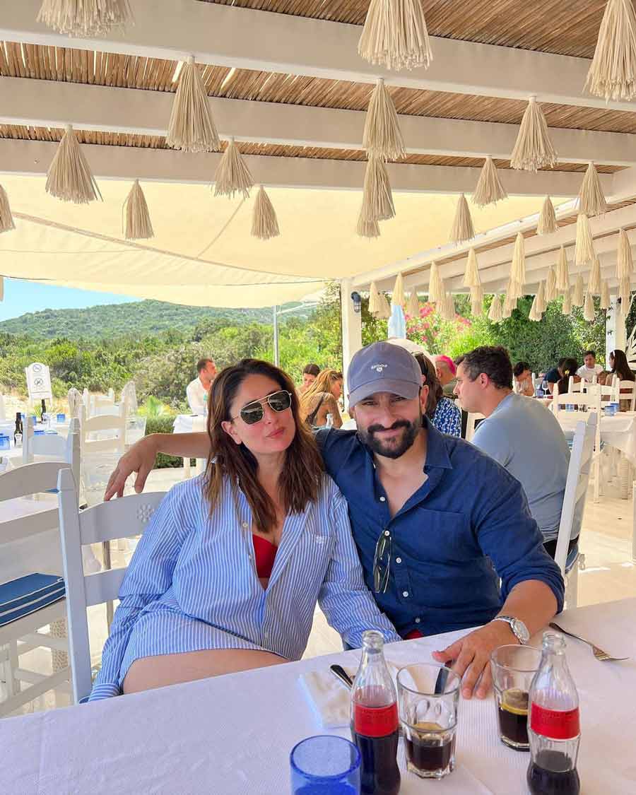 Kareena enjoyed an outdoor lunch with her family at what looks like a beach restaurant.
