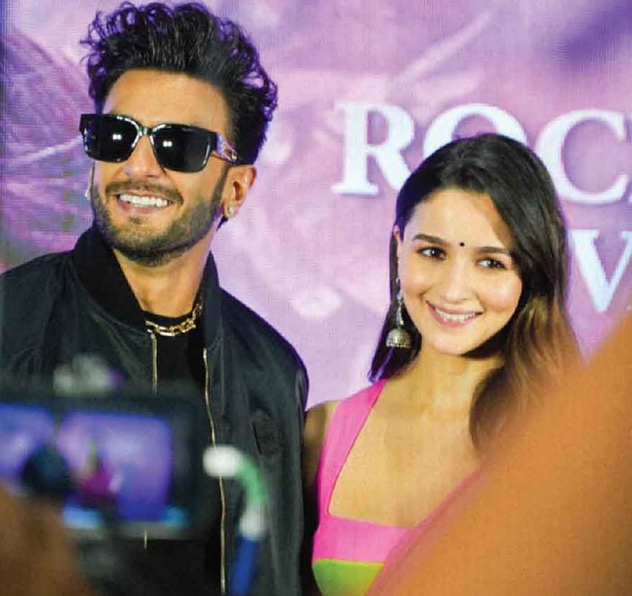 After the on-stage event at Vadodara, Ranveer and Alia posed for the camera in front of an LED poster of the movie.