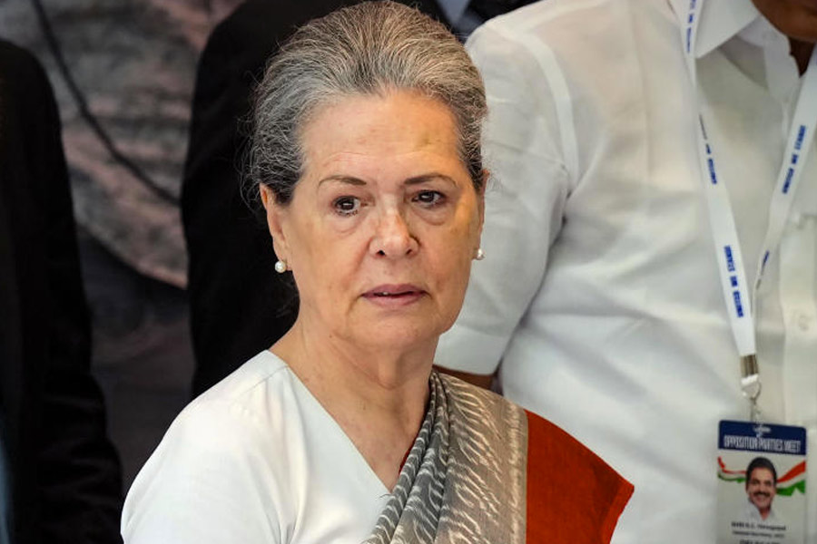 Sonia Gandhi | Congress leader Sonia Gandhi hospitalised in Delhi with mild  fever - Telegraph India