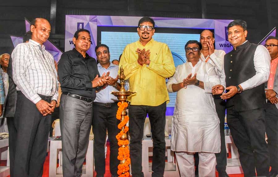The West Bengal Garment Manufacturers and Dealers Association inaugurated the 54th Garment Fair and B2B Expo on Thursday at Biswa Bangla Mela Prangan. West Bengal Minister for Fire Services, Sujit Bose, Dilip Mondal, Minister of State Transport Department and other dignitaries were present at the inaugural function 