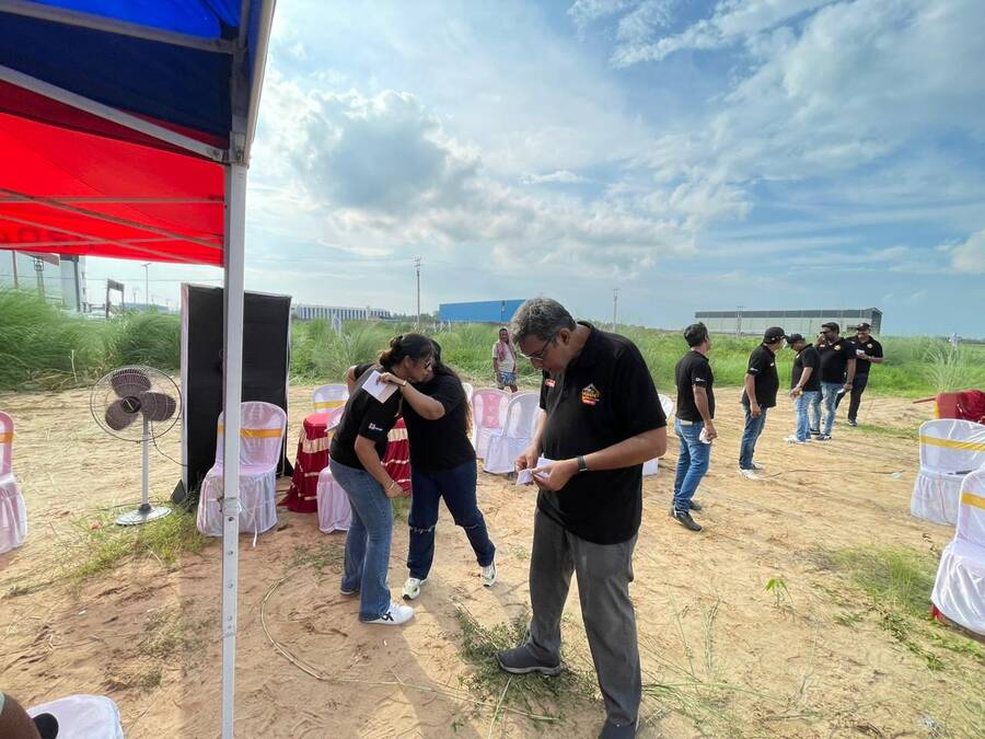 A total of 42 cars with 110 participants attended the event. With eight two-wheel drive and 34  four-wheel drive cars, it was all about technique and power. The cars were to complete a few laps of the tracks to complete the task. Many of them got their first-time experience with a monsoon trail drive and proper off-roading