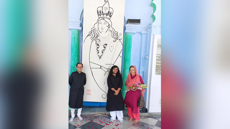(From left) Kamran Meerza, Soumyadeep Roy and Manzilat Fatima in front of 18 feet x 4 feet scroll painted as a tribute to Nawab Wazid Ali Shah at the exhibition ‘Intekhab’ at Sibtainabad Imambara