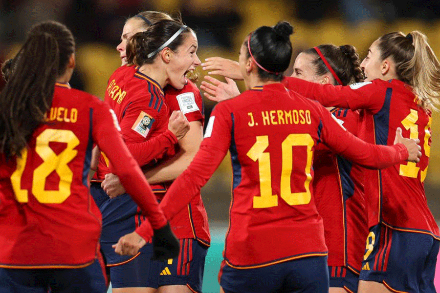 Dominant Spain crush Costa Rica 3-0 in World Cup group opener