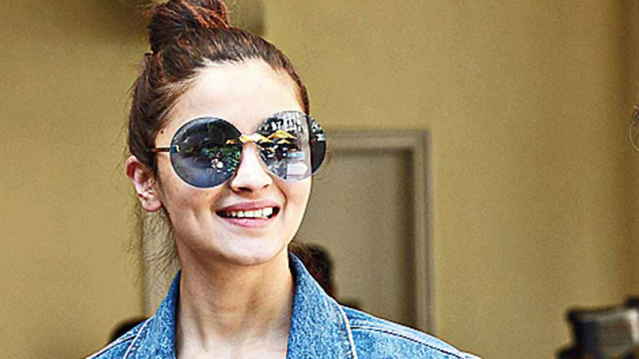 ‘I’d easily beat Deepika [Padukone] and Katrina [Kaif] in a Bollywood gossip quiz,’ claims Alia Bhatt 