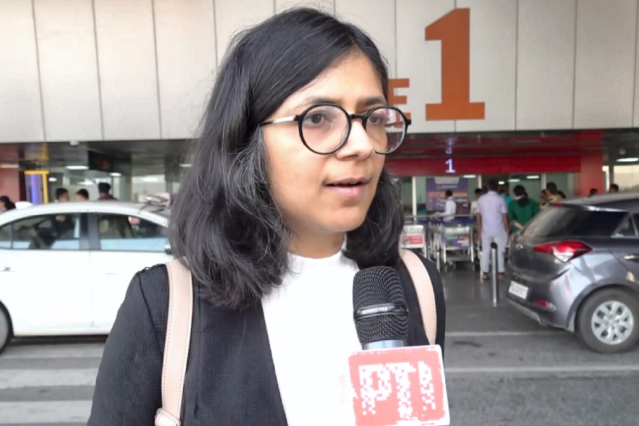 Manipur | Delhi Commission for Women chief Swati Maliwal heads to Manipur  after state government asks to postpone visit - Telegraph India