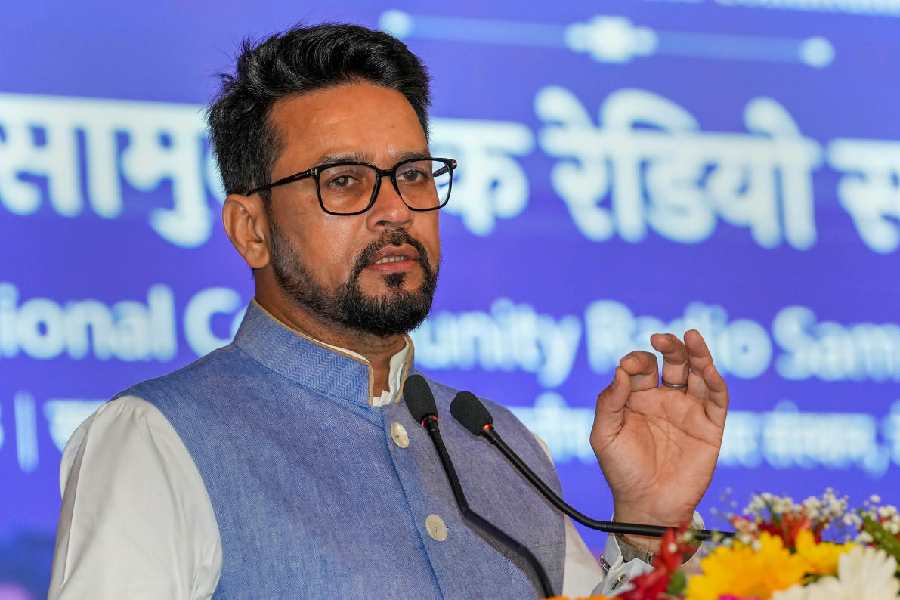 Anurag Thakur Appeal To Opposition With Folded Hands To Join Debate In Parliament On Manipur 8769