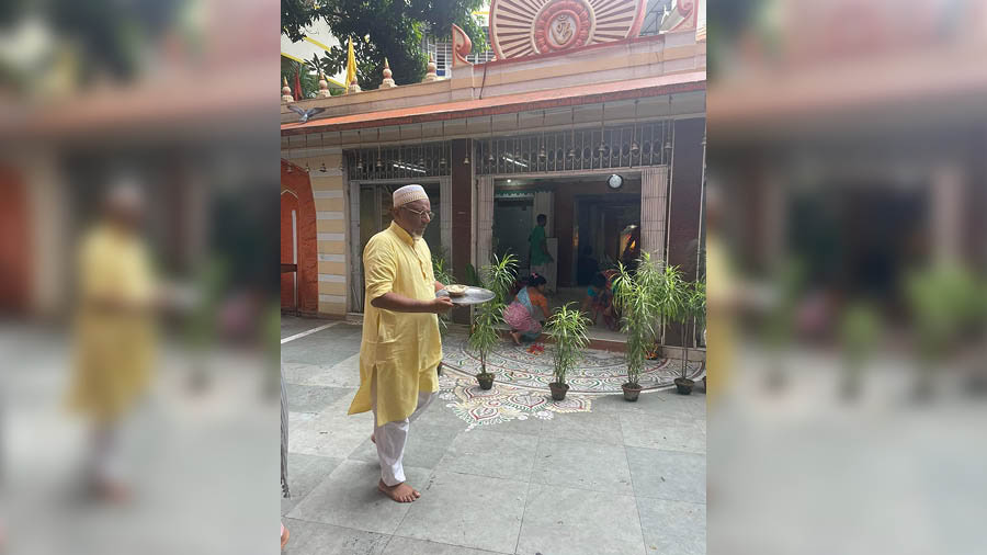 Mudar Patherya serving homemade kheer has become a ritual at Shibmandir's Khuti Puja