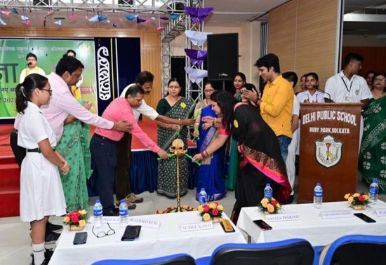 On July 22nd, 2023 Hindi Fest, Pragya was celebrated with full enthusiasm in the premise of Delhi Public School Ruby Park, Kolkata. 24 schools from all over Kolkata participated in the different events, and made the fest a grand success. The event began with the inaugural lighting of the lamp by Vice Principal Ms. Indrani Chattopadhyay and the dignitaries followed by the Headmistress speech.