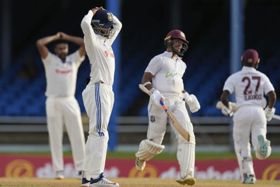 West Indies’ Tagenarine Chanderpaul and Jermaine Blackwood run between the wickets on Day IV.