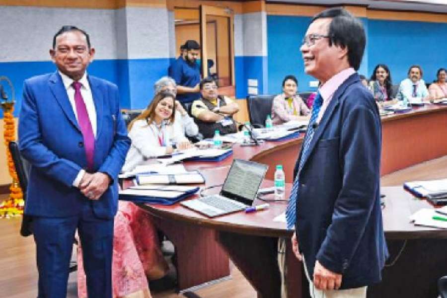 Gerry Arathoon, chief executive and secretary of the Council for the Indian School Certificate Examinations (CISCE), and (right) Jimmy Tan, a resource person from the National Institute of Education (NIE) International, Singapore, at the training programme in the council’s Elgin Road office on Monday. 