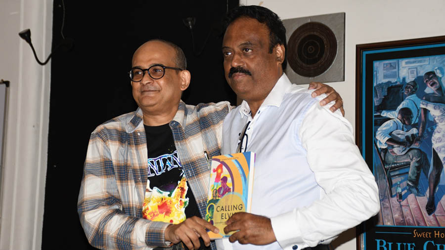 Shantanu presenting his book to Jayajit Biswas