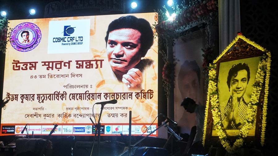In pics: Honour for Madhabi at musical evening on Uttam Kumar’s 43rd death anniversary