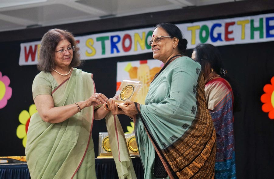The former staff of the institution were honoured with plaques by Rakhi Sarkar (left), chairperson, IICP, in the last segment of the event. The other guests of honour for the day were Dalbir Chadda, principal of South Point School junior campus, Koeli Dey, principal of Sushila Birla Girls’ School, Deepak Banerjee, finance mentor and member advisory committee, IICP, and Lipi Das, general manager (ER & legal), Garden Reach Shipbuilders & Engineers