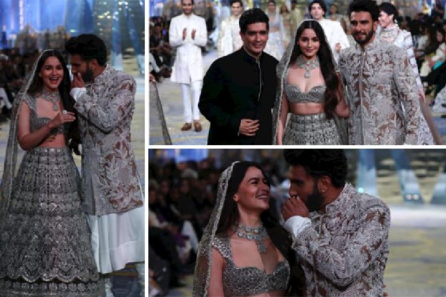Rocky Aur Rani Ki Prem Kahani costars Alia Bhatt and Ranveer Singh paired up for a show-stopping moment. The The Telegraph lens caught them at their candid best. In the audience was Alia’s mother Soni Razdan, and Ranveer’s wife, actress Deepika Padukone.