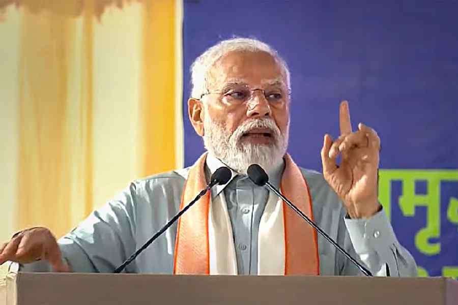 Narendra Modi: Narendra Modi accuses Congress of election scam