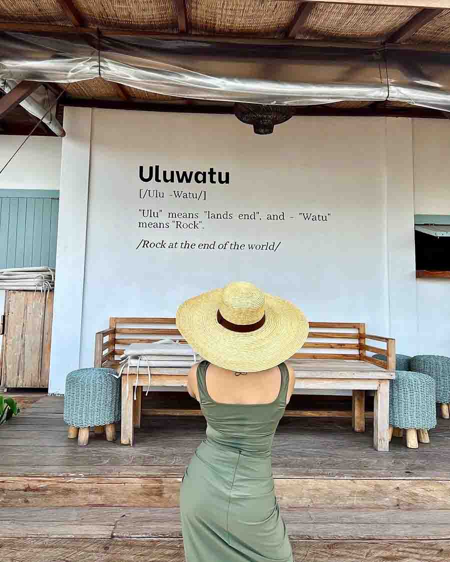 She then travelled to Uluwatu, where she strutted in a green dress and a hat.