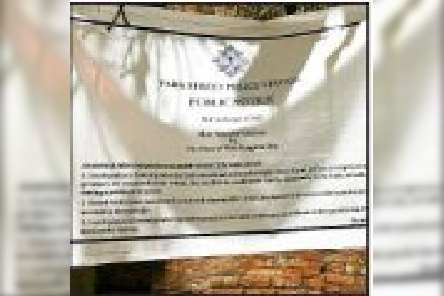 A banner, mentioning the Calcutta High Court order, put up by Park Street police station