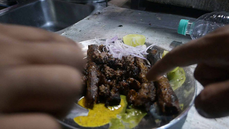 Kheeri Masala at Dilshad Laziz Kabab: This hole-in-the-wall place is another famous stop in Kollutalla, near Zakaria Street. Burning charcoal and skewers cut through the meat as they are grilled in the open under Dilshadbhai’s keen eye. Kheeri (cow’s udder) Masala is one of the best-sellers here, sharing fame with Suta and Piri Kebabs 