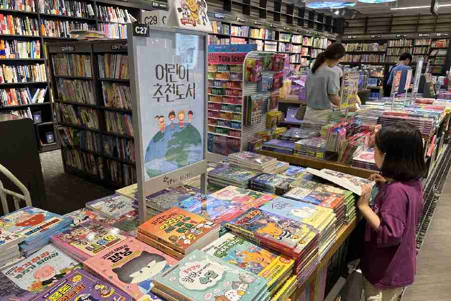 A young girl going through the collection in the bookstore attached to Starfield Library