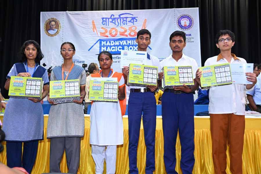 As Bengali medium students do not have an online education App.  Advanced Society for Headmasters And Headmistresses have taken the initiative to create a “Magic Box” for secondary school students containing all necessary study materials. This year 10,000 Limited Edition of the Magic Box is available to the students, on first come first basis  