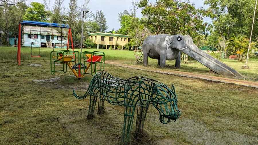 There is a childrens’ park inside the centre. One can take a walk around the centre, though some parts of the walkway are in need of repair work, and are slippery in the monsoons