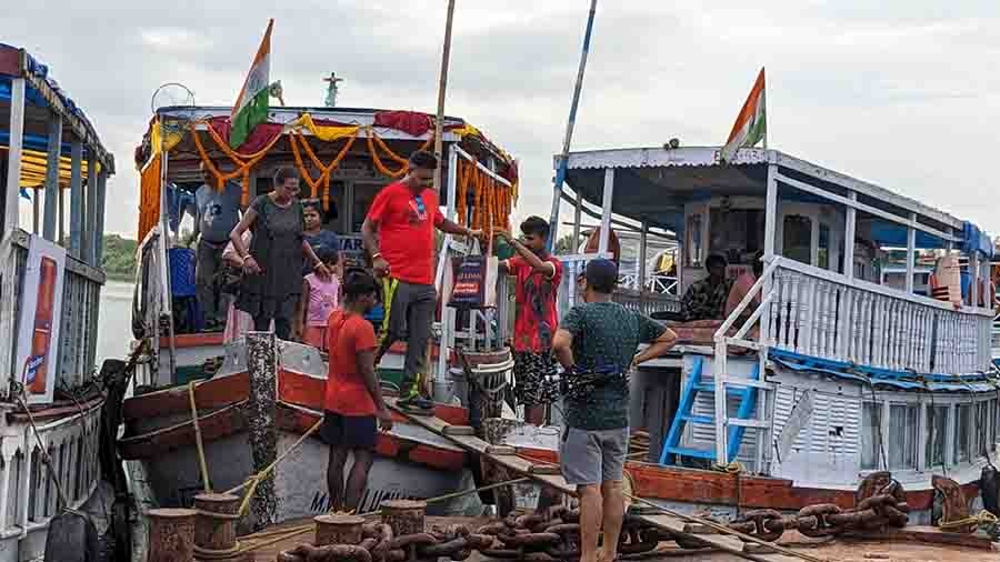 The Herobhanga jetty was busier than usual on Saturday. “We have brought 600 people here today on 11 boats. Most of them are from outside Kolkata, including districts like Midnapore,” said an employee of Baba Lokenath Tourist Centre, a local tour operator in the Sunderbans